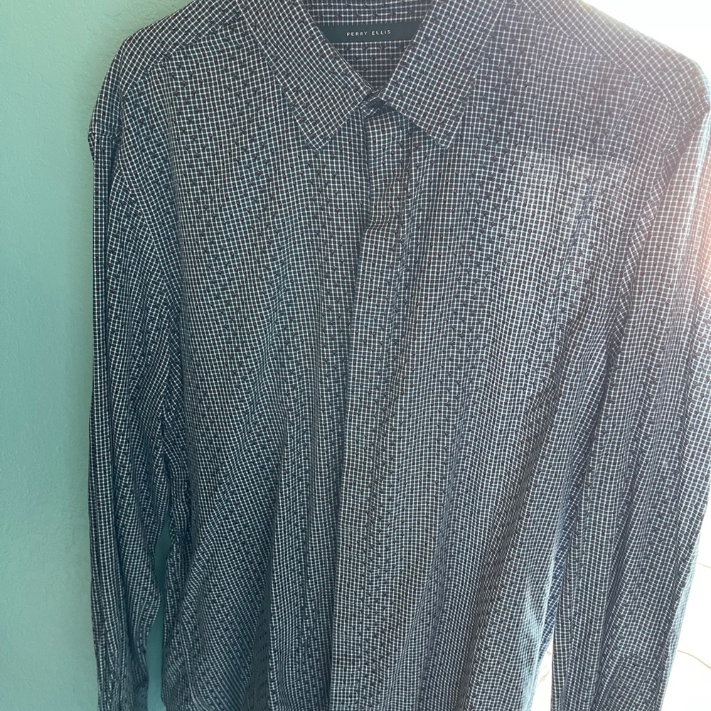 Perry Ellis hidden button